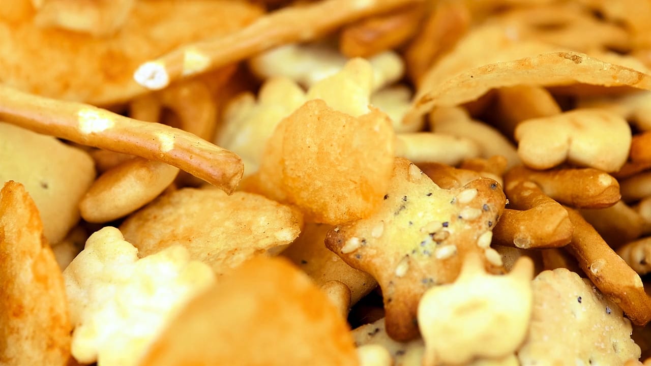Snacks, Crackers, Crunchy snacks, Pretzels, Puffed snacks, Macro photography