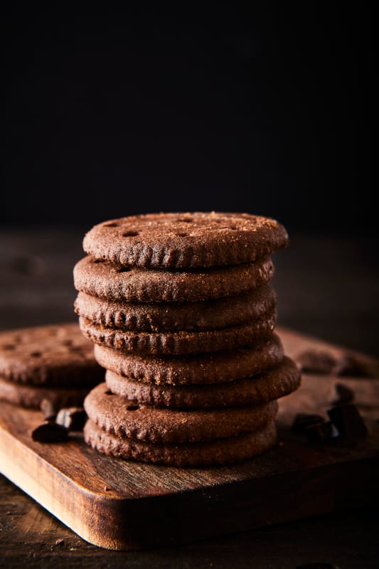 Baked goods, Food, Ingredient, Wooden board, Chocolate cookies, Stacked