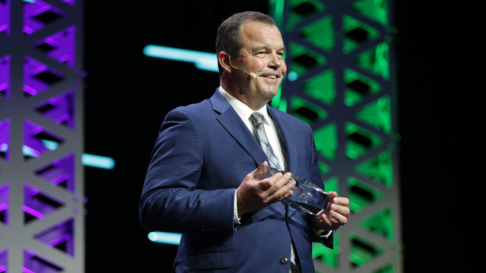Audio equipment, Music artist, Microphone, Smile, Coat, Tie, Spokesperson, Collar, Suit