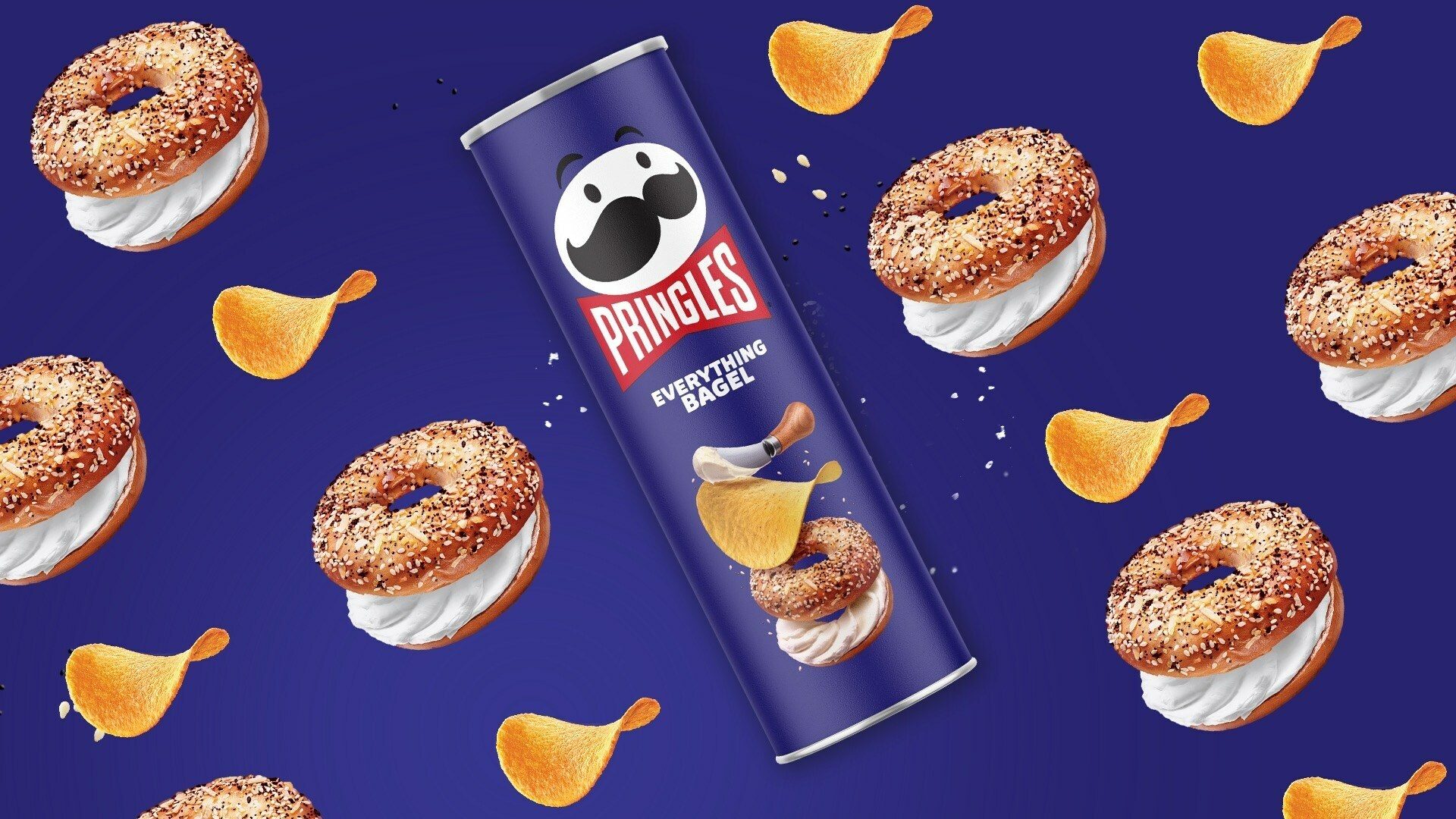 Pringles Everything Bagel can, chips, and cream cheese bagels on a blue background.