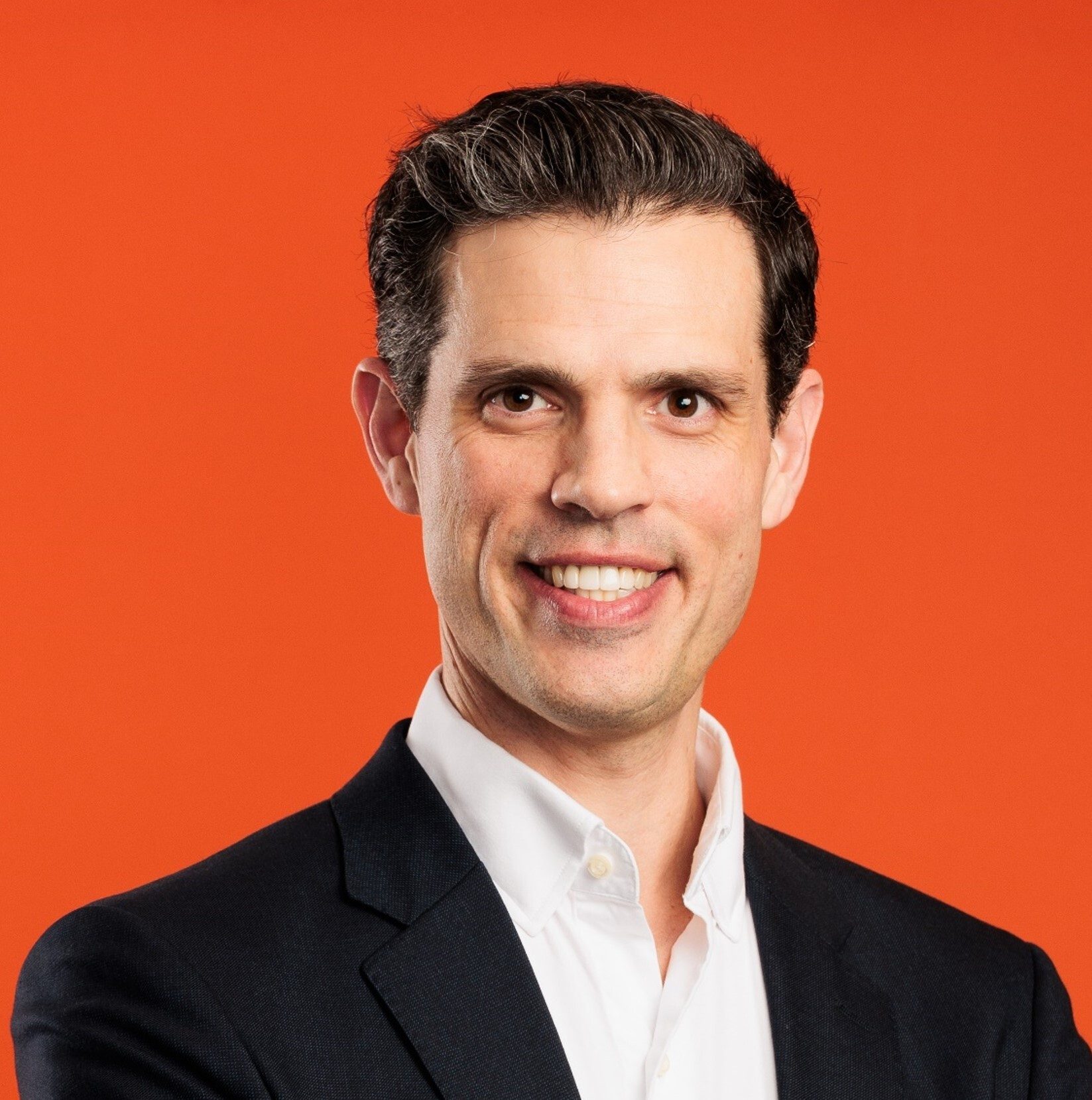 Formal wear, Facial expression, Dress shirt, Smile, Forehead, Collar, Happiness, Tooth, Orange, Blazer