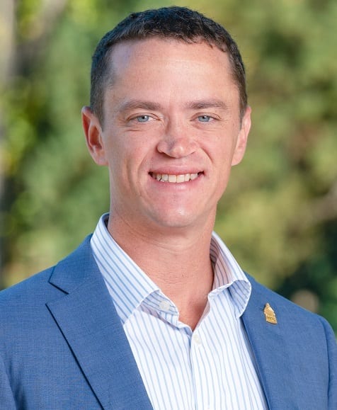 Dress shirt, Forehead, Smile, Sleeve, Collar