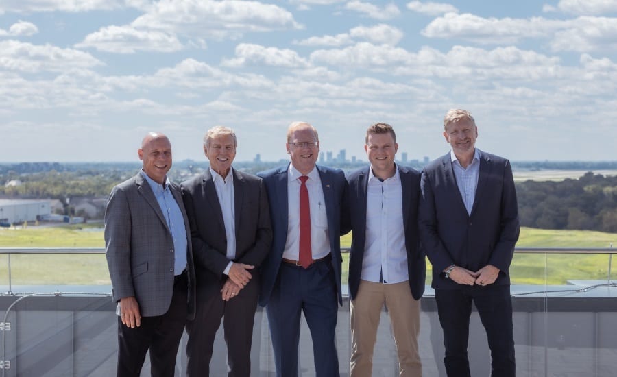 Suit trousers, Cloud, Sky, Smile, Gesture, Tie, Collar, City skyline, Group photo