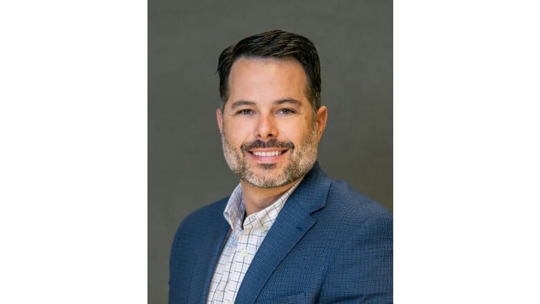 Dress shirt, Forehead, Smile, Chin, Eyebrow, Beard, Jaw, Sleeve, Gesture, Collar