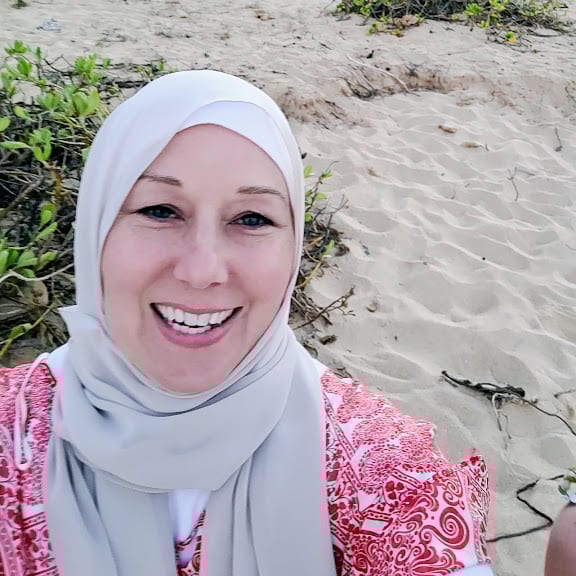 People in nature, Facial expression, Smile, Happiness, Beauty, Headgear, Scarf