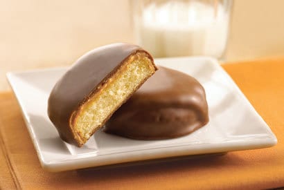 Snack food, Ingredient, Tableware, Cakes, Dish