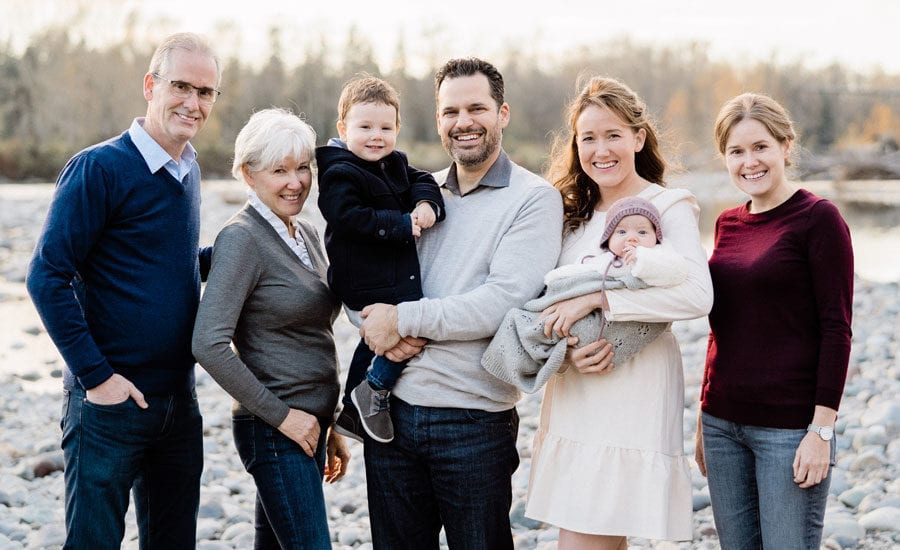 Family taking photos together, People in nature, Facial expression, Smile, Jeans, Skin, Trousers, Product, Fashion, Standing