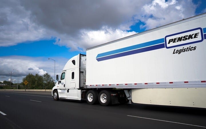 Mode of transport, Motor vehicle, Cloud, Wheel, Tire, Sky, Truck, Tree, Asphalt