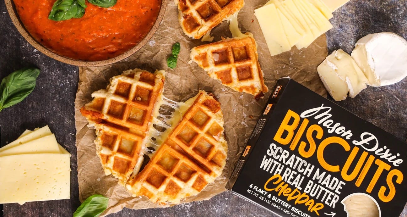 Belgian waffle, Staple food, Ingredient, Tableware, Cuisine, Recipe, Dish
