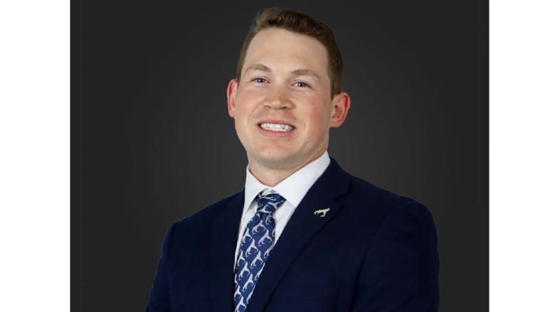 Dress shirt, Smile, Coat, Tie, Sleeve, Gesture, Collar, Suit