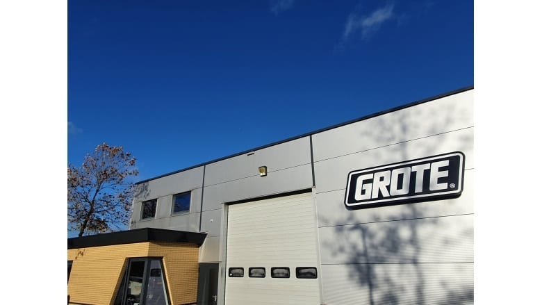 Motor vehicle, Sky, Building, Rectangle, Tree, Fixture, Window