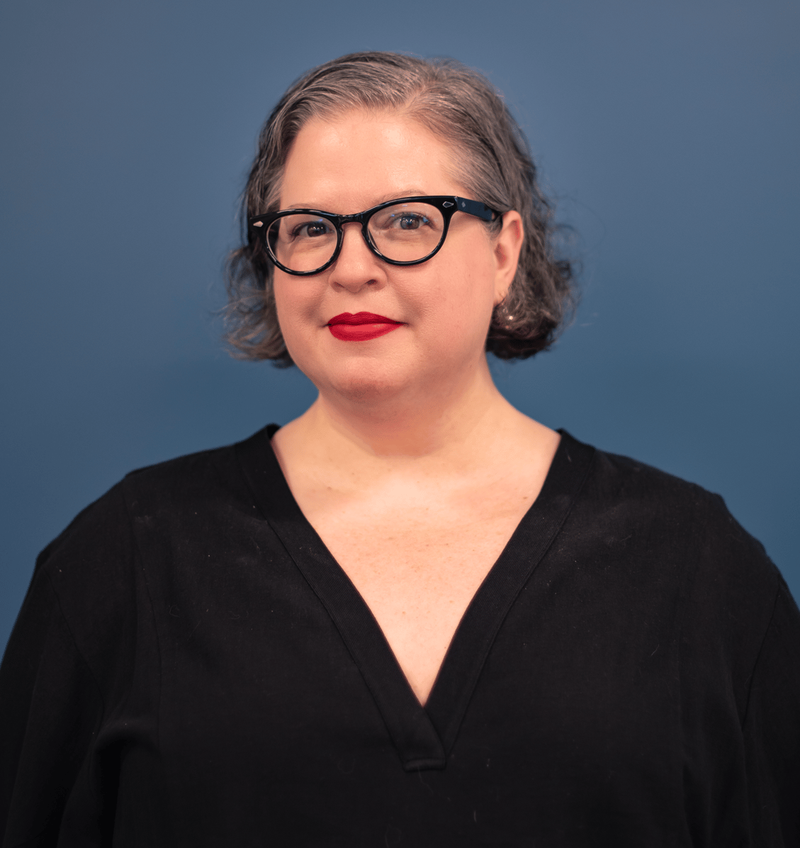 Portrait photography, Forehead, Hair, Glasses, Cheek, Smile, Eyewear, Neck, Jaw, Sleeve