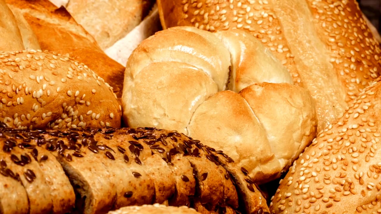Staple food, Bread roll, Baked goods, Ingredient, Bun, Cuisine, Bagel, Loaf, Dish