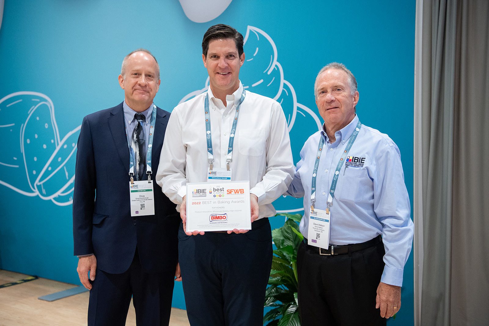 Trousers, Smile, Blue, Group photo, Lanyards, Award, Booth wall