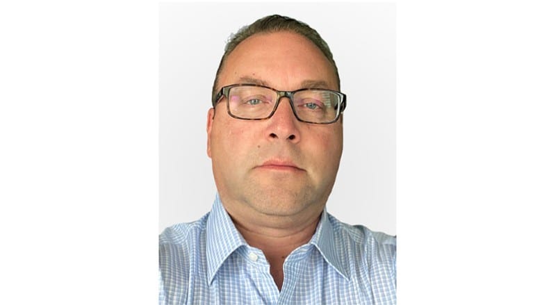 Vision care, Dress shirt, Forehead, Nose, Glasses, Cheek, Eyebrow, Jaw, Sleeve, Gesture