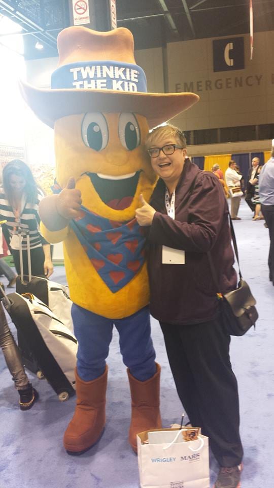 Smile, Twinkie costume, Cowboy hat, Thumbs up
