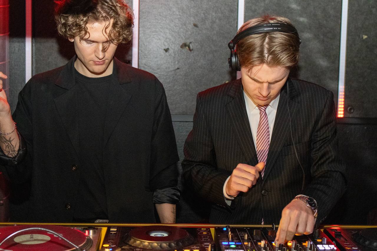 Electronic device, Audio equipment, Disc jockey, Record Player, Entertainment, Music, Electronics, Gadget, Technology, Headphones