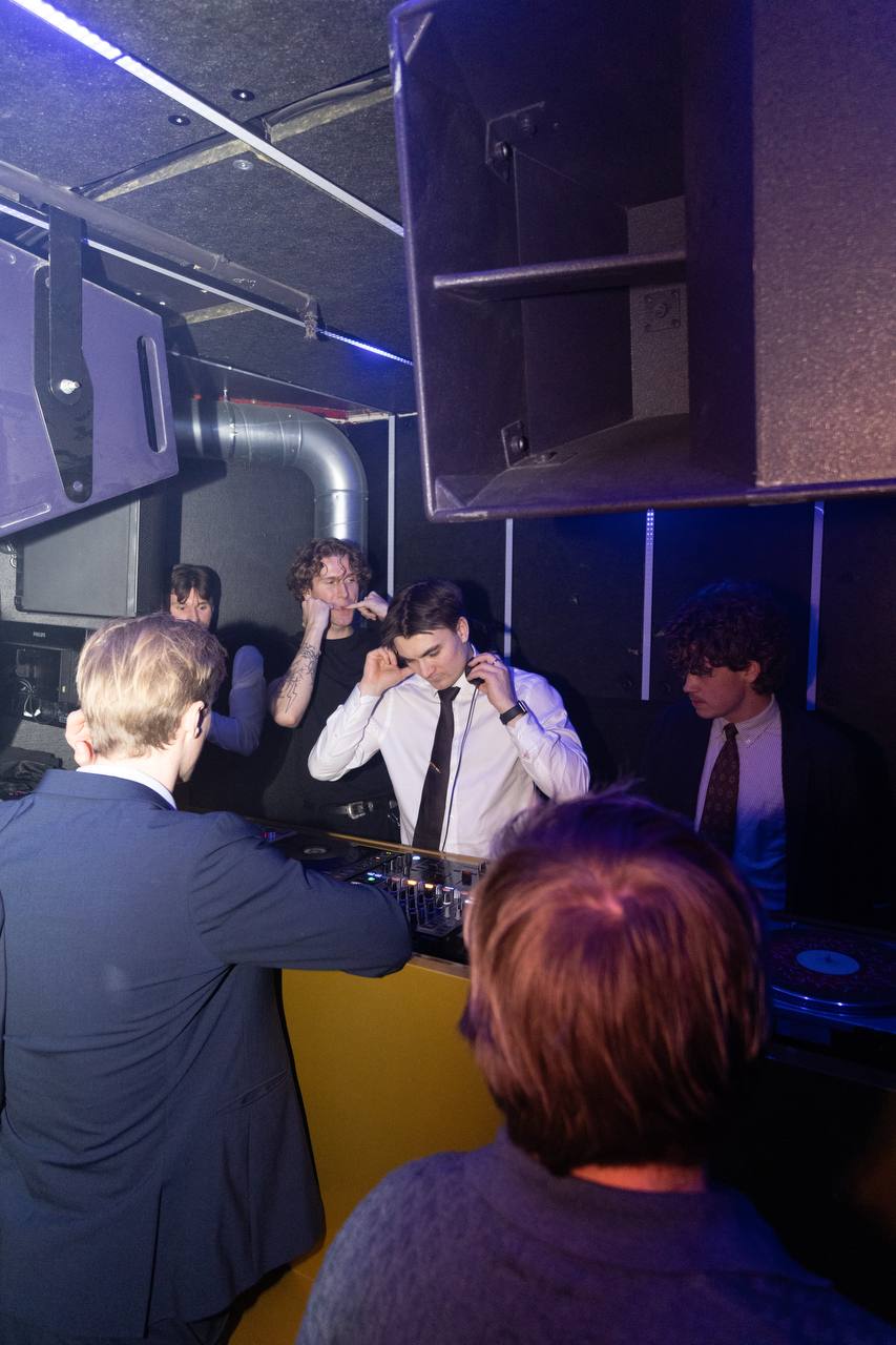 Entertainment, Party