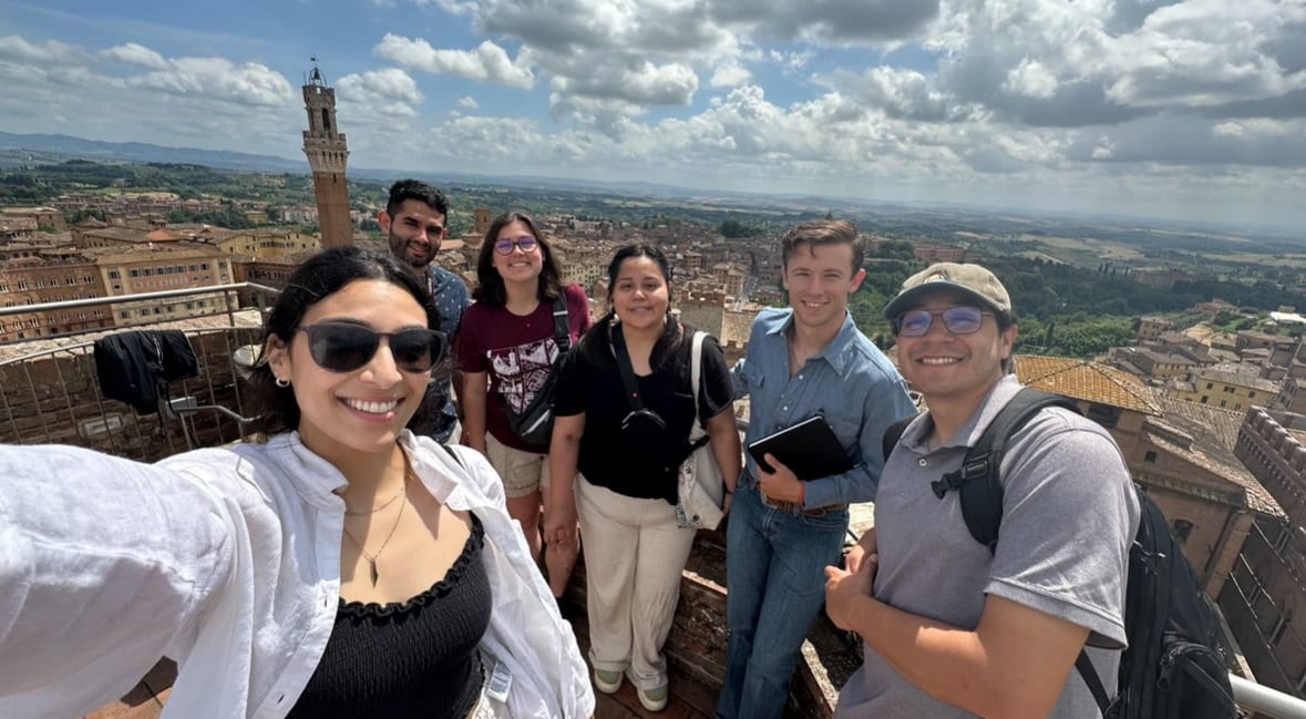 Social group, Smile, Glasses, Cloud, Sky, Sunglasses, Travel, Leisure