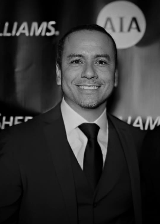 Flash photography, Dress shirt, Forehead, Smile, Coat, Tie, Style, Suit, Collar, Happy