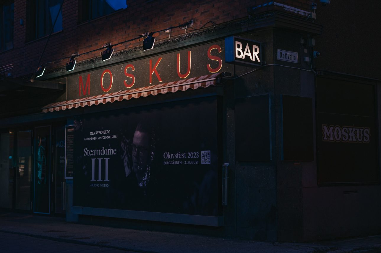 Fasaden p&#xE5; Bar Moskus, et lite utested i Trondheim sentrum.