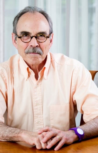 Vision care, Dress shirt, Forehead, Glasses, Beard, Sleeve, Gesture, Eyewear, Collar