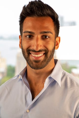 Dress shirt, Forehead, Smile, Hairstyle, Eyebrow, Beard, Jaw, Neck, Sleeve, Happy
