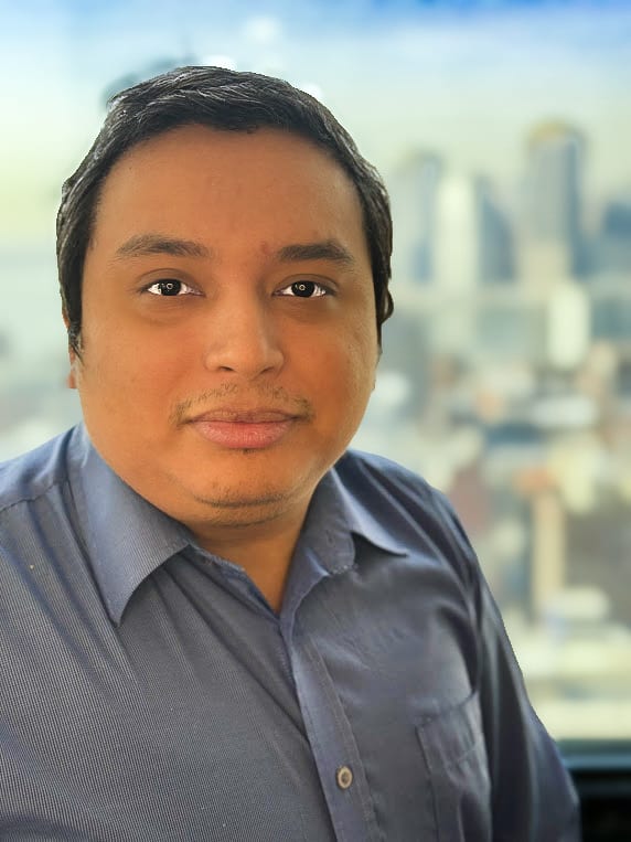 Dress shirt, Forehead, Nose, Cheek, Lip, Chin, Eyebrow, Jaw, Sleeve, Collar