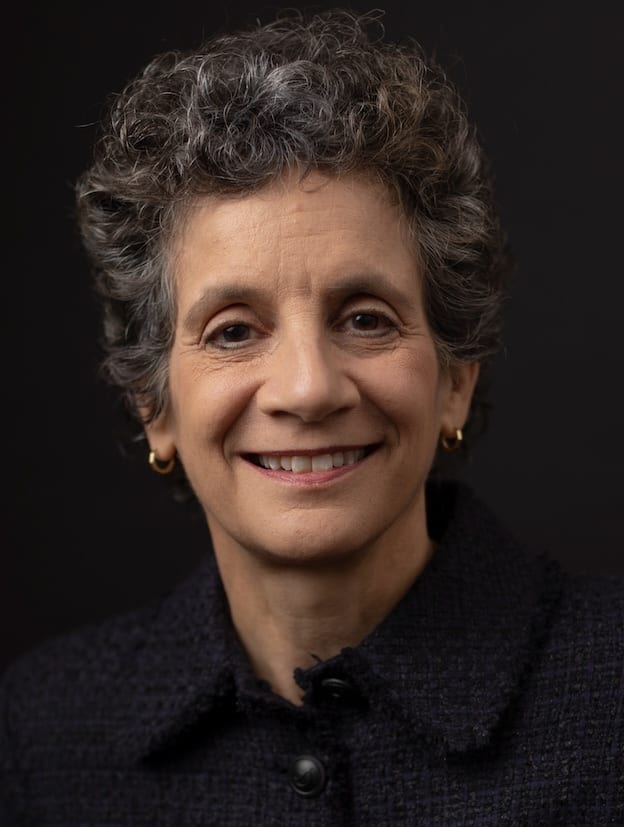 Flash photography, Forehead, Nose, Smile, Hair, Cheek, Chin, Eye, Jaw, Happy