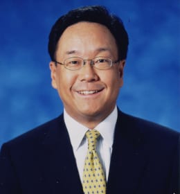 Dress shirt, Forehead, Smile, Chin, Tie, Human, Gesture, Collar, Happy, Suit