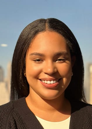 Flash photography, Forehead, Nose, Smile, Cheek, Lip, Chin, Eyebrow, Jaw, Sky