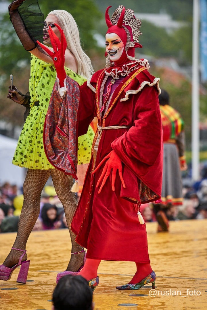 Performing arts, Purple, Temple, Entertainment