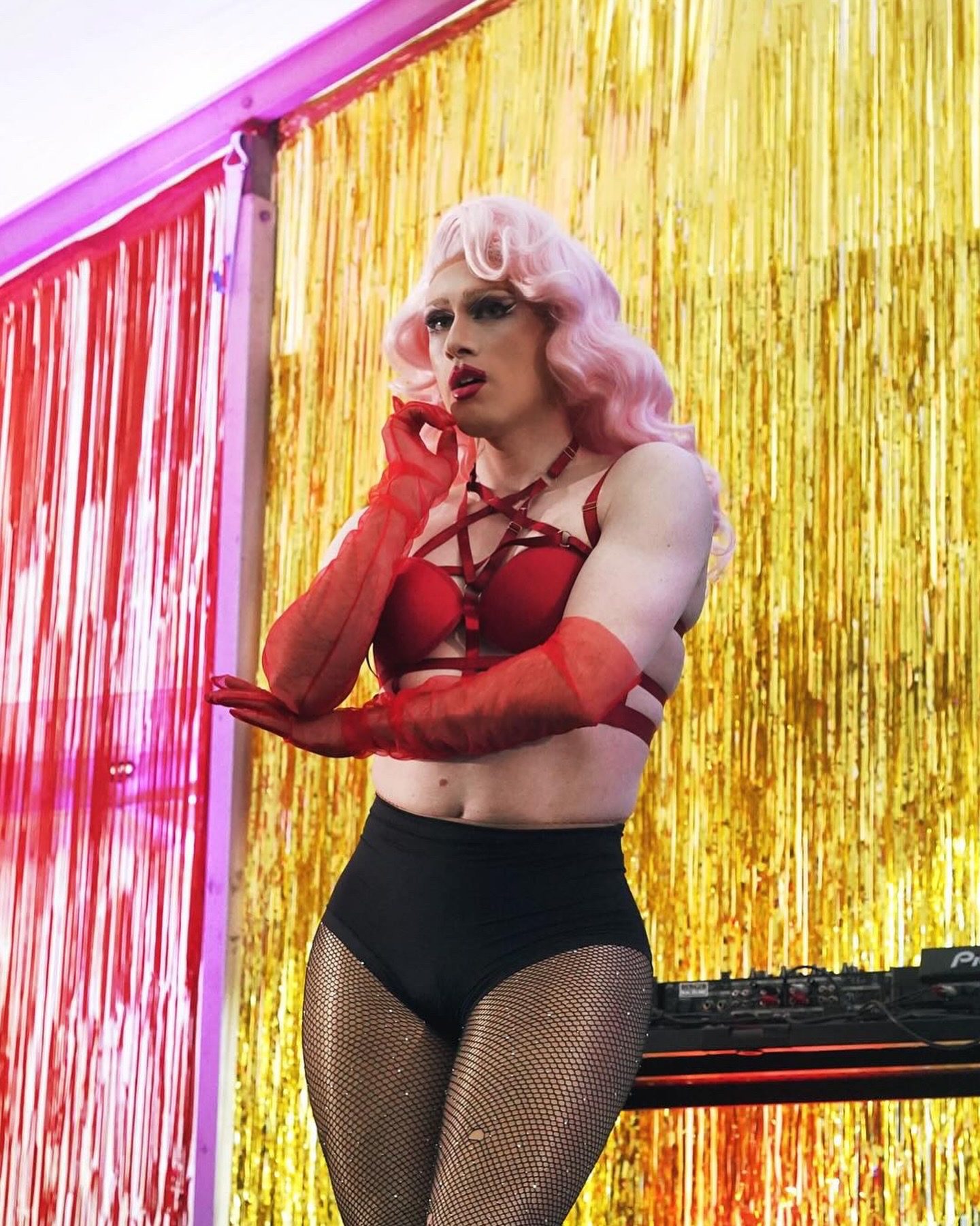 Performing Arts, Performance art, Entertainment, Thigh, Fashion, Event, Artist, Abdomen, Undergarment