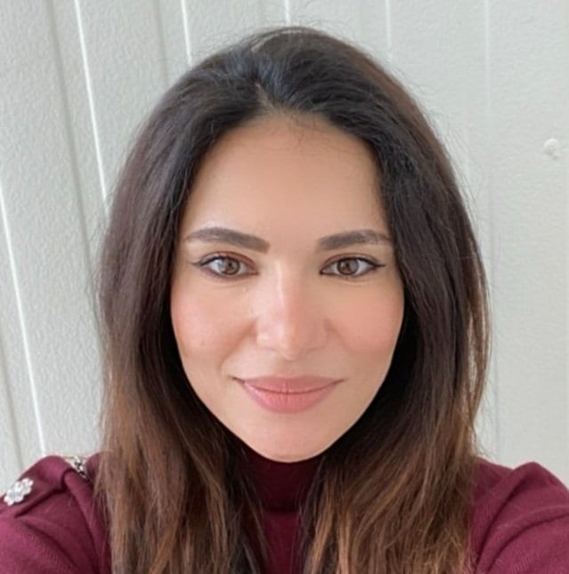 Eye liner, Layered hair, Nose, Cheek, Lip, Eyelash, Smile, Jaw, Makeover, Lipstick