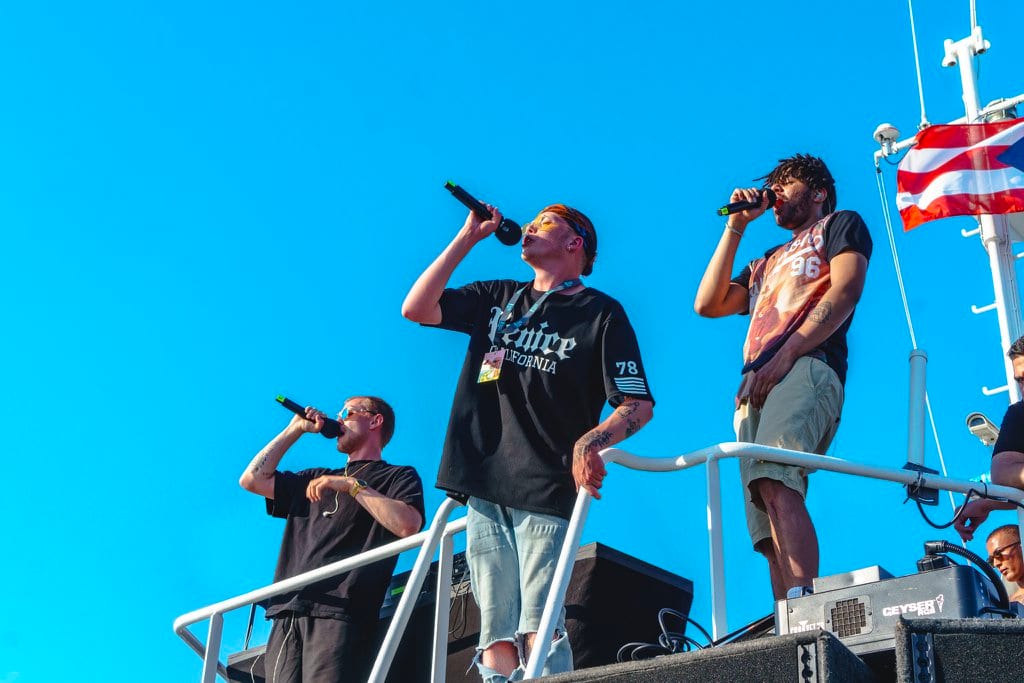 Public address system, Band plays, Musical instrument, Music artist, Microphone, Musician, Sky, Concert, Entertainment