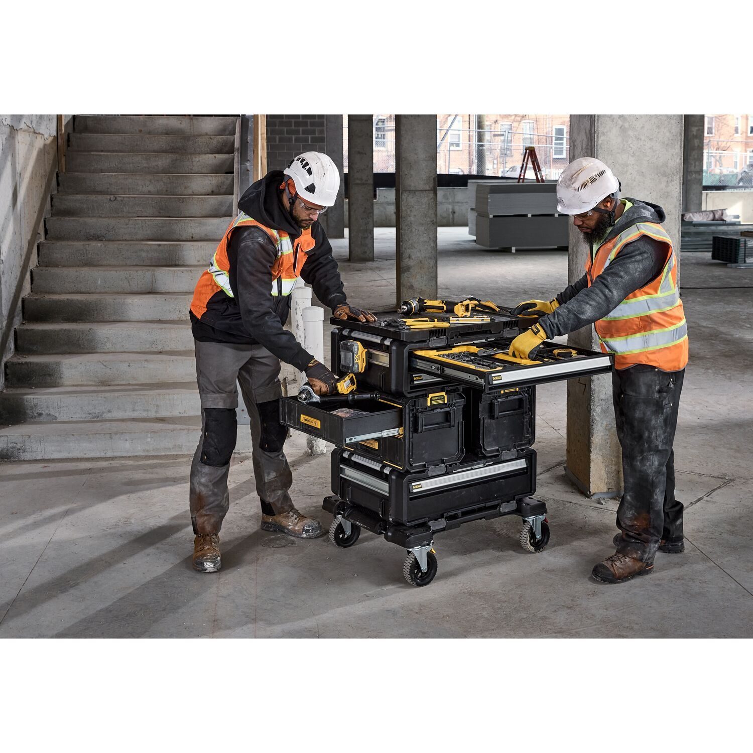Motor vehicle, Hard hat, Automotive tire, High-visibility clothing, Wheel, Workwear, Helmet, Asphalt