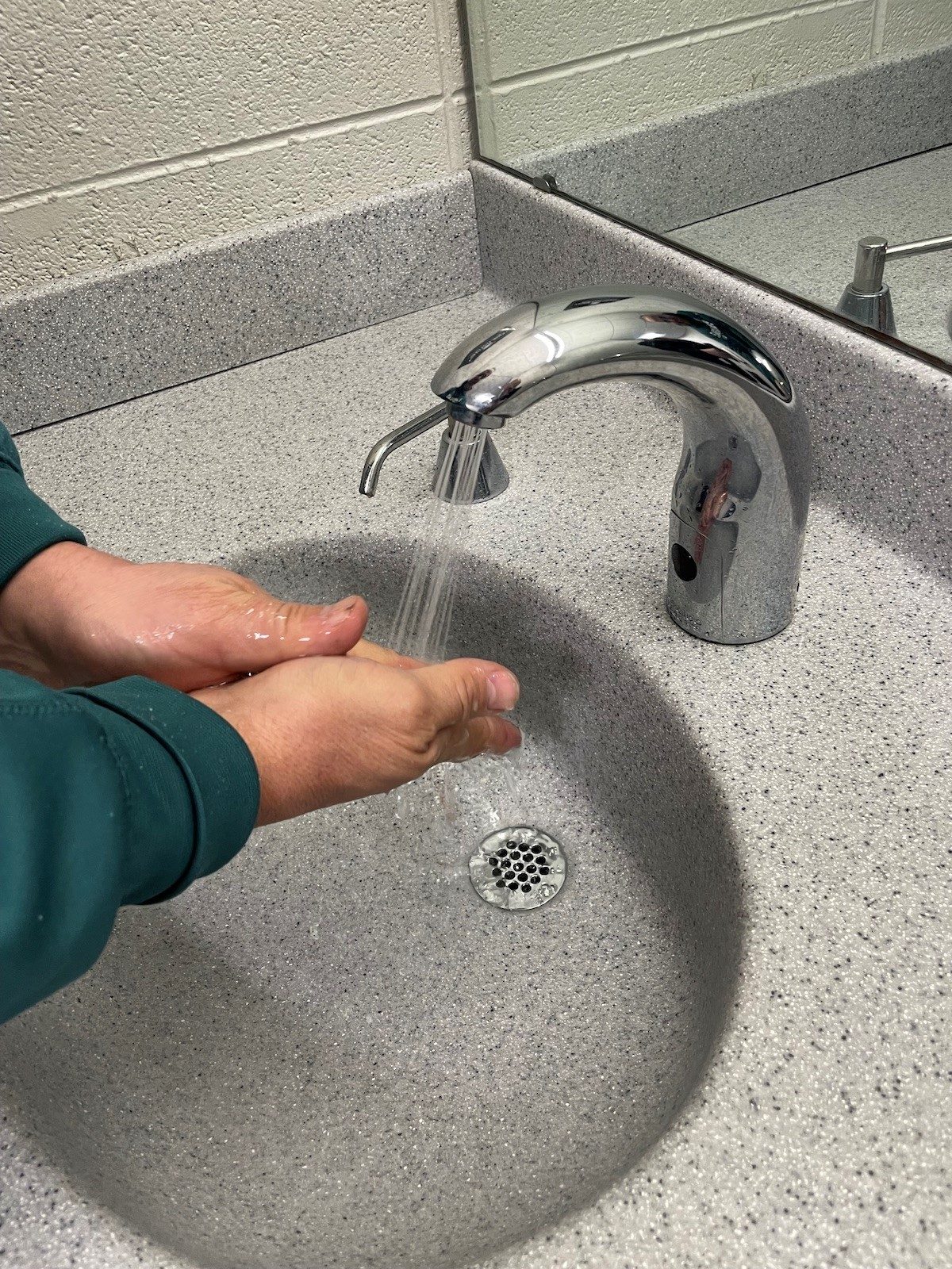 Plumbing fixture, Composite material, Kitchen sink, Water, Tap, Fluid