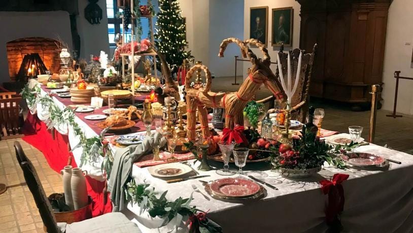 Christmas tree, Table, Tableware, Decoration, Plant, Lighting, Tablecloth