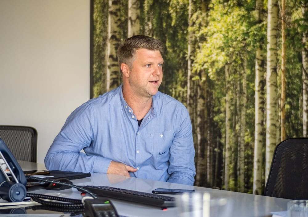 Table, Microphone, Tree