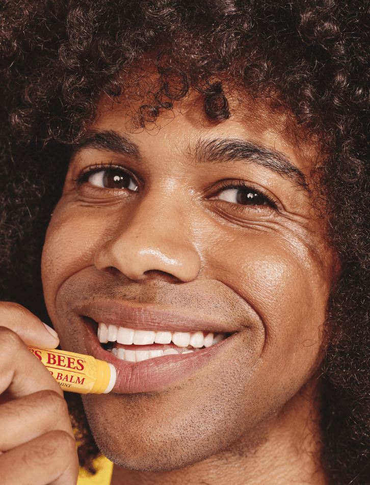 Jheri curl, Forehead, Nose, Smile, Cheek, Lip, Eyebrow, Mouth, Organ, Jaw