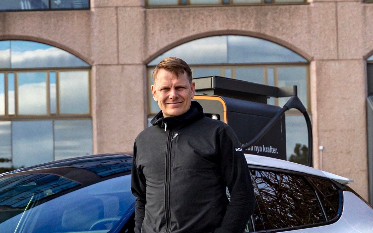 Automotive Exterior, Car door, Smile