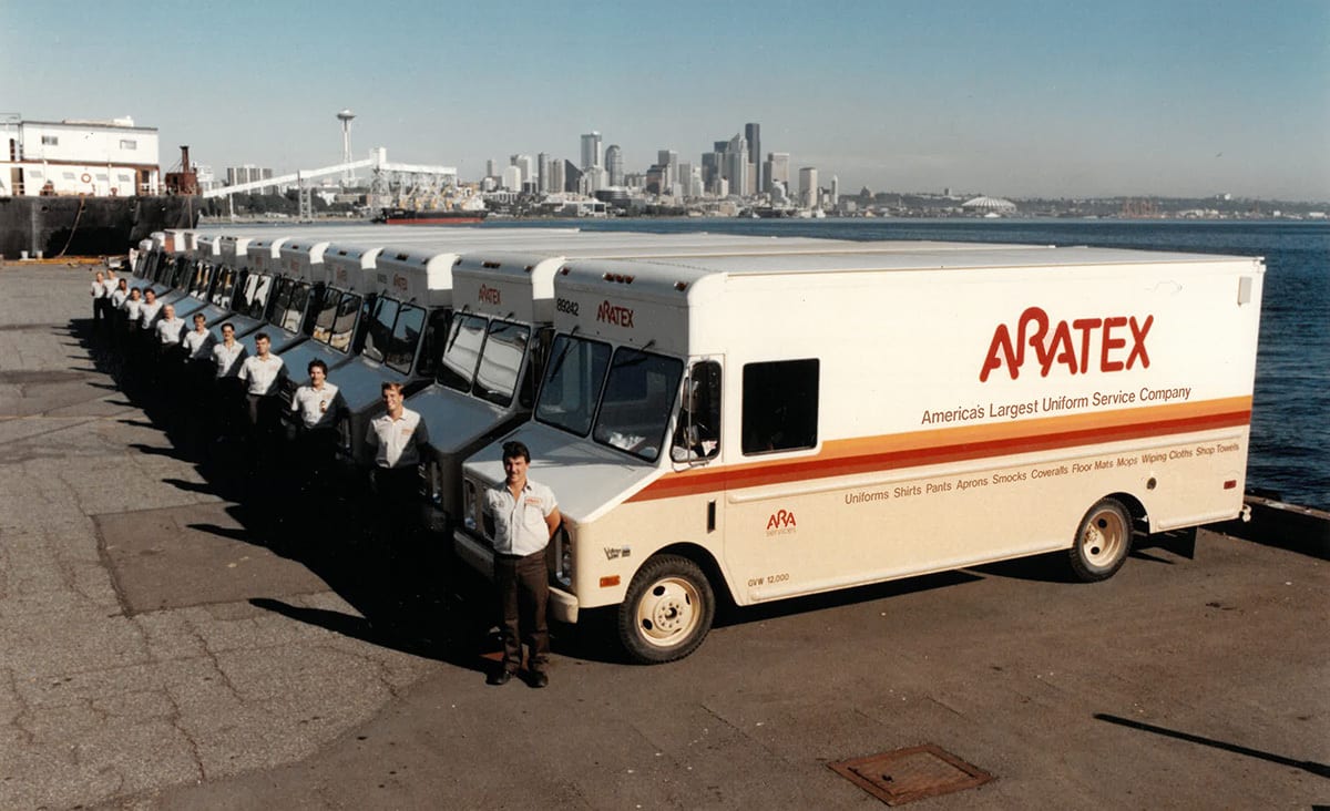 Mode of transport, Land vehicle, Automotive Exterior, Wheel, Tire, Van