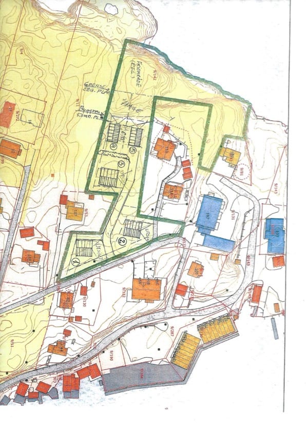 Topographic plan showing buildings, terrain, and green-outlined, labeled property boundaries.
