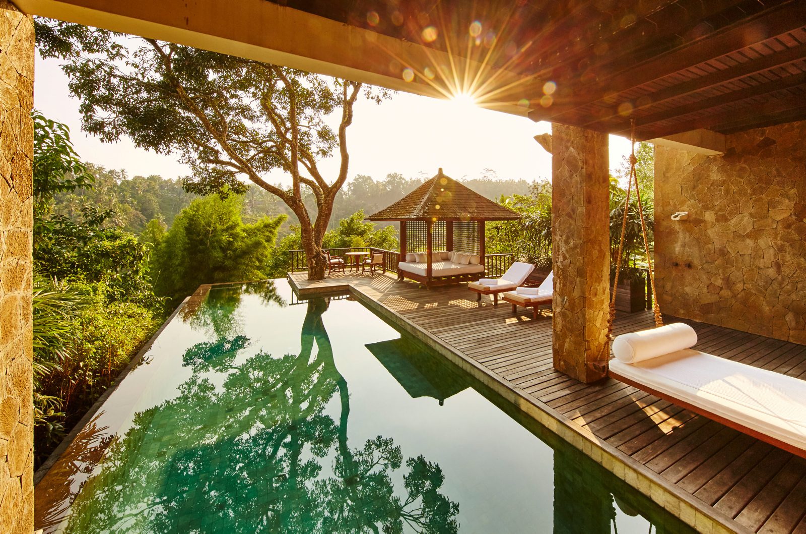 Eco hotel, Resort