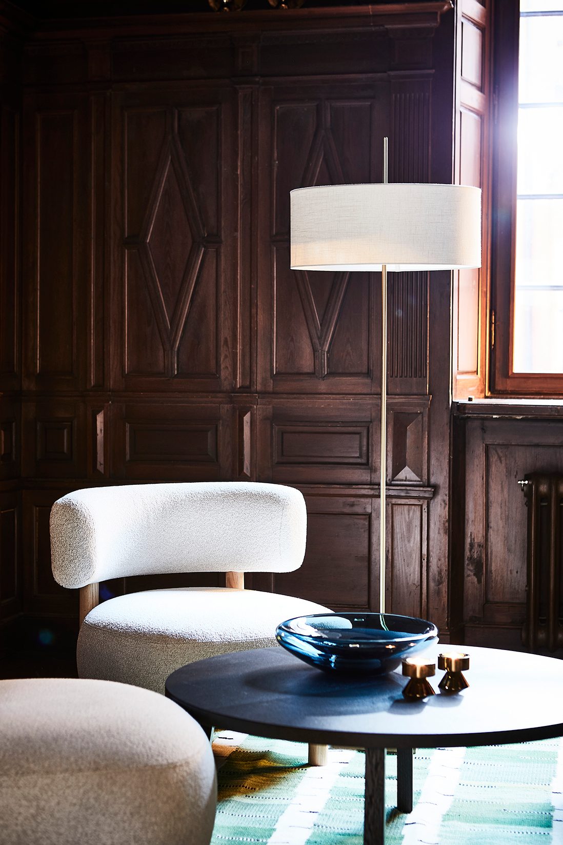 Interior design, Living room, Light fixture, Furniture, Lampshade, Flooring, Floor, Lamp
