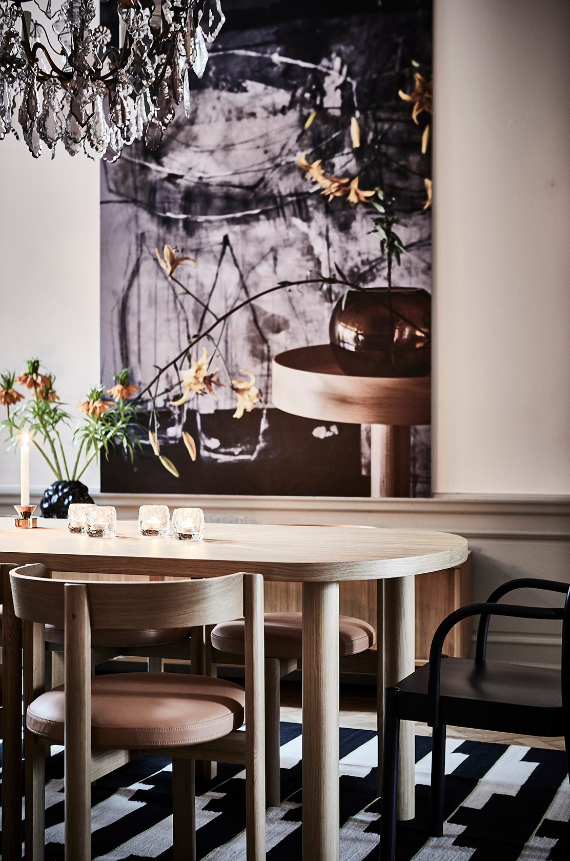 Kitchen & Dining Room Table, Interior design, Flower bouquet, Furniture, Floristry, Chair