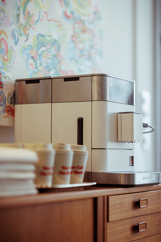 Kitchen Appliance, Coffeemaker, Serveware, Machine