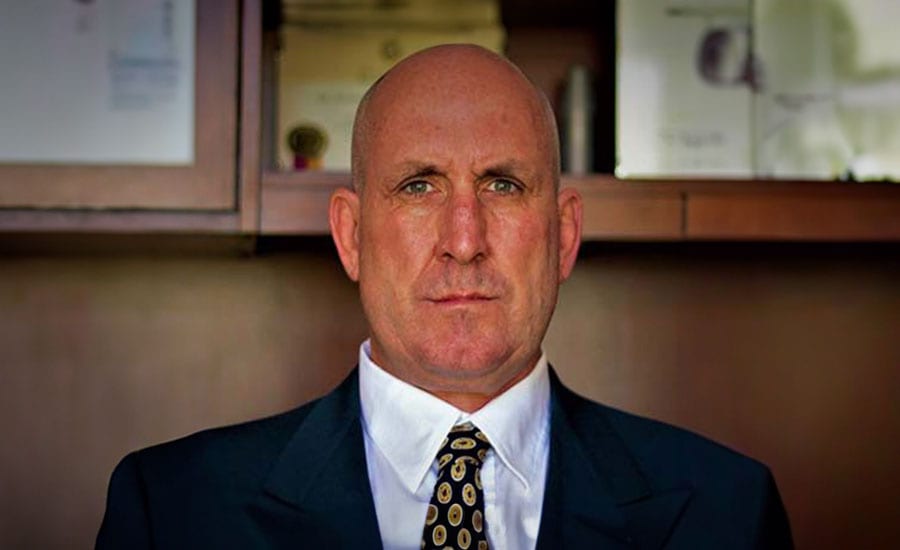 Dress shirt, Forehead, Chin, Eyebrow, Eye, Tie, Collar, Suit