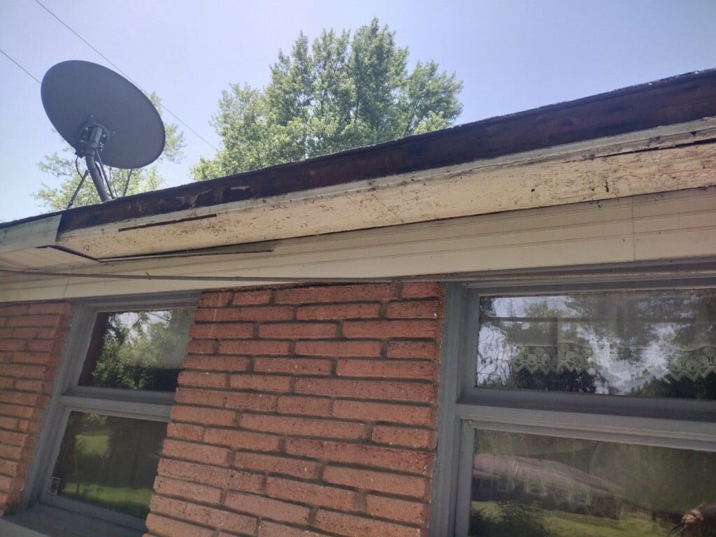 Television antenna, Building, Sky, Daytime, Window, Wood, Shade, House, Fixture, Tree