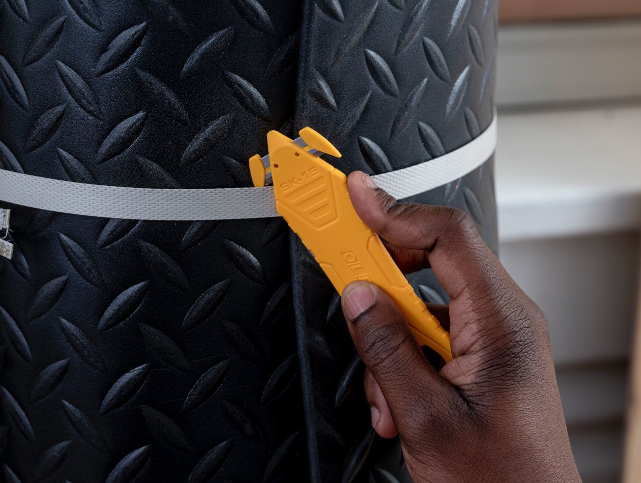 Automotive design, Hand, Sleeve, Gesture, Finger, Sportswear